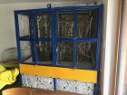 Selbstgebaute große Zimmervoliere mit schöner Foto-Rückwand